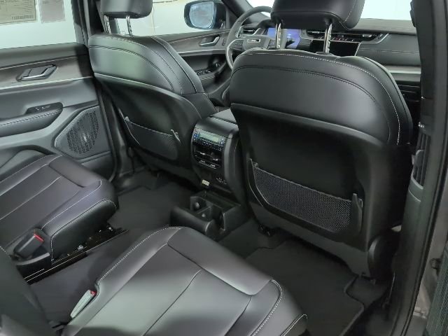New 2025 Jeep Grand Cherokee L Limited AWD/4WD image 11