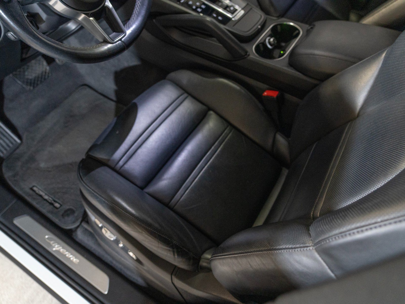 Certified 2021 Porsche Cayenne Coupe AWD/4WD image 14