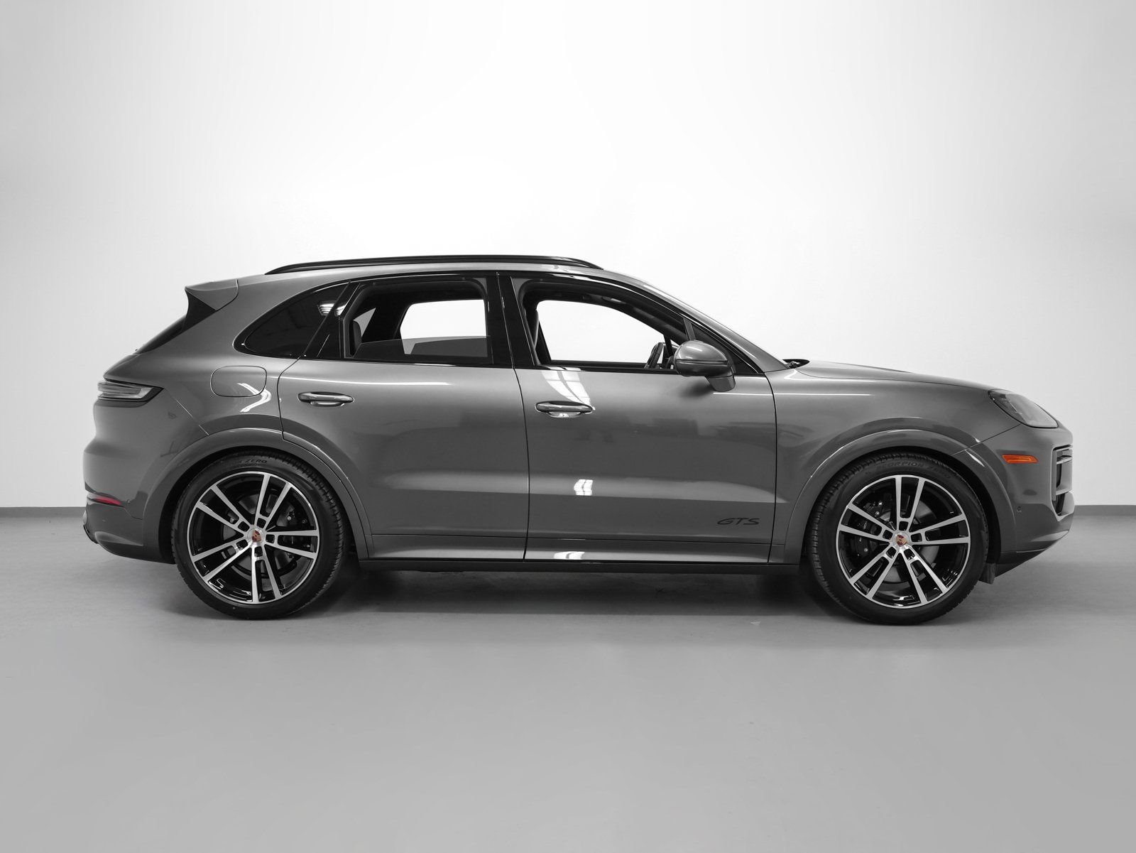 New 2026 Porsche Cayenne GTS image 13
