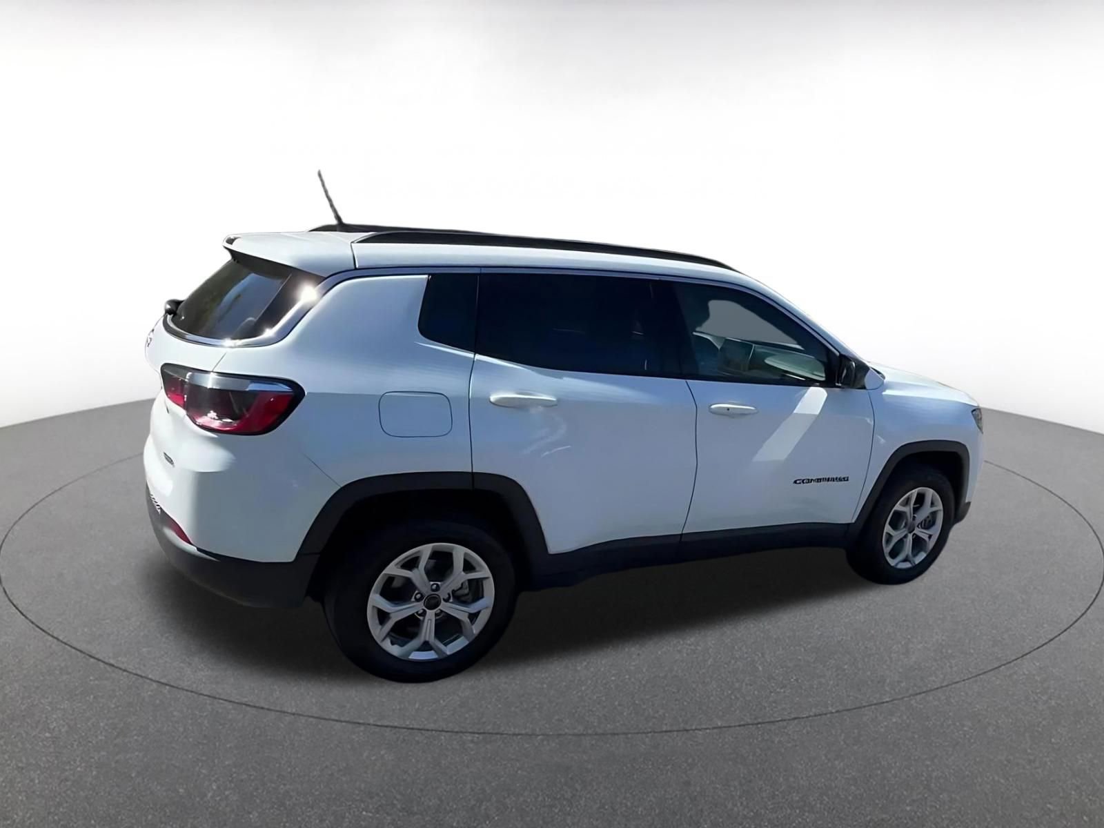 Used 2025 Jeep Compass Latitude image 15