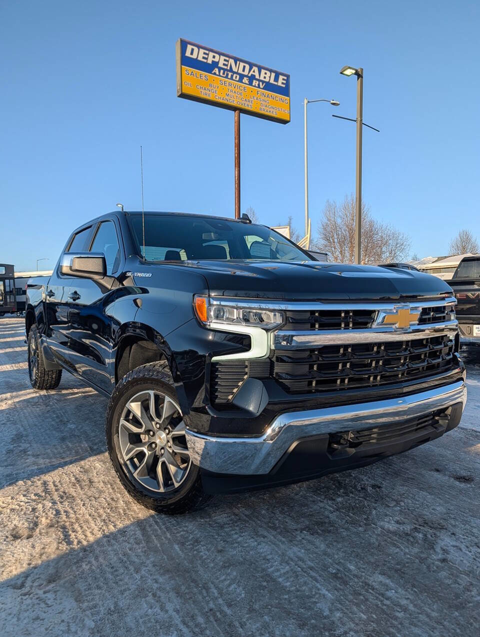 Used 2025 Chevrolet Silverado 1500 LT image 1