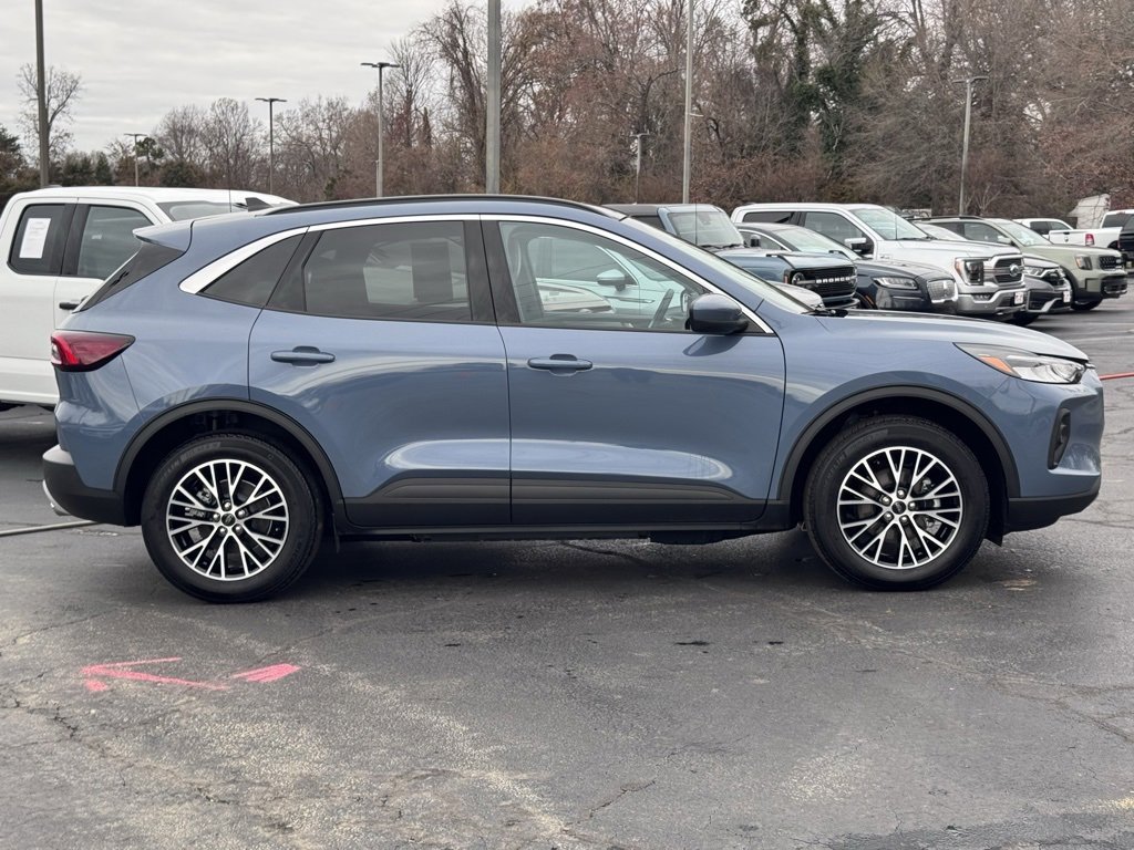 Used 2024 Ford Escape SE image 4