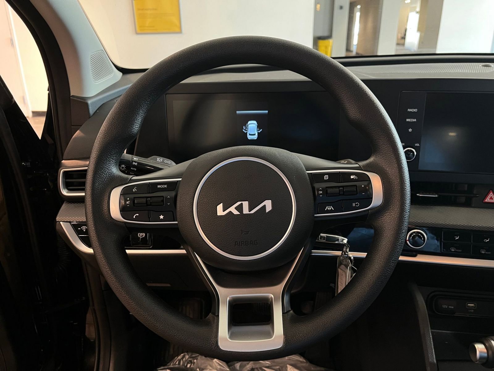 Used 2025 Kia Sportage LX image 28