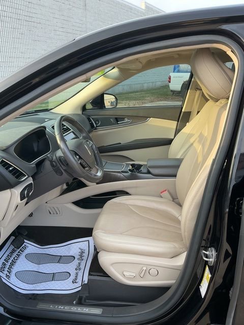 Used 2020 Lincoln Nautilus Reserve image 16