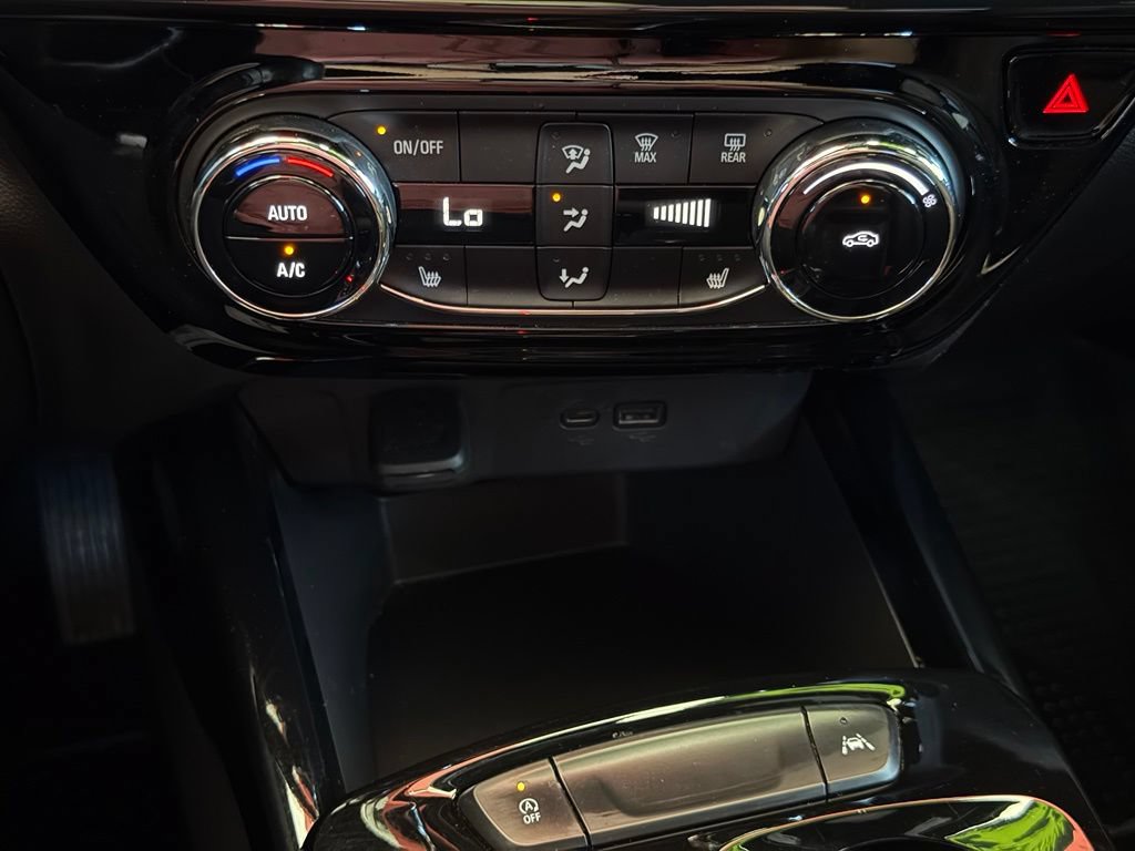 Used 2024 Chevrolet Trax RS FWD image 28