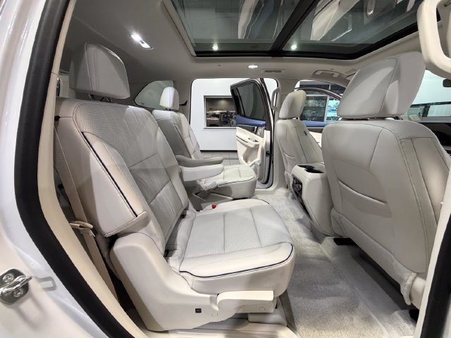 Used 2025 Buick Enclave Avenir w/ Super Cruise Package FWD image 10