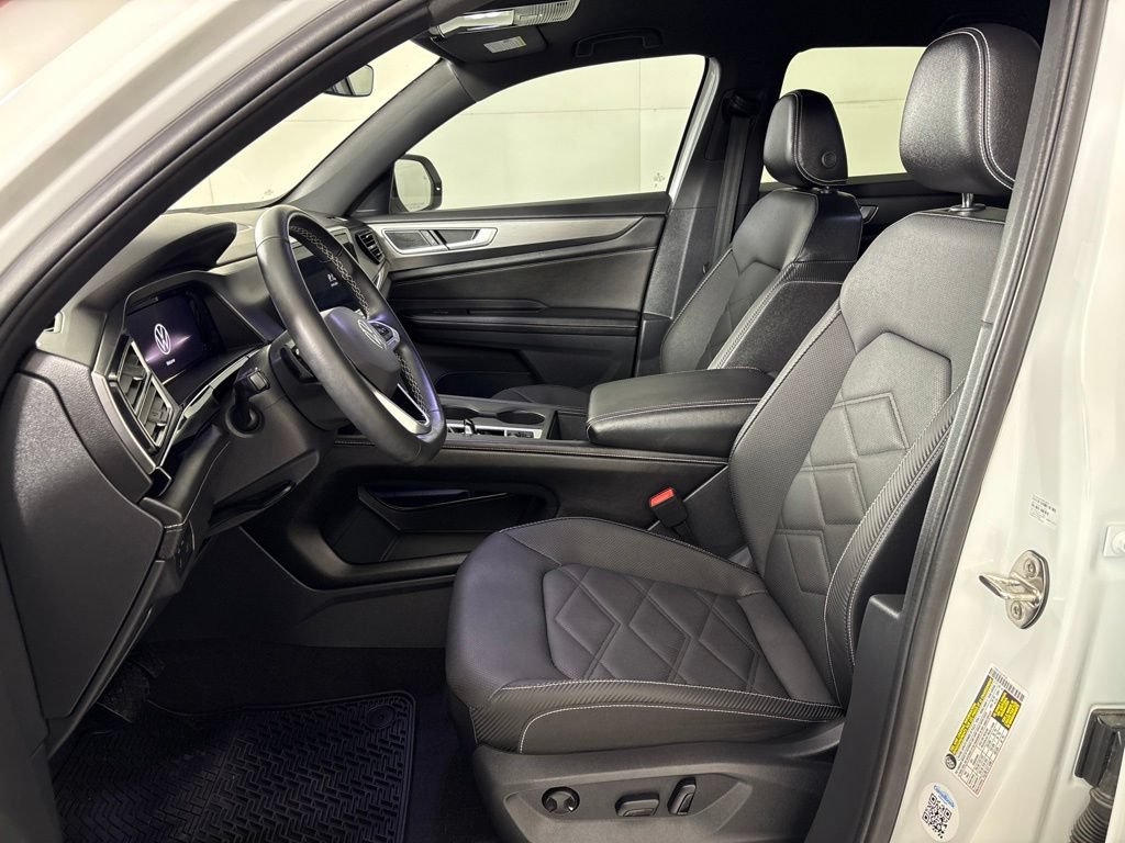 Used 2024 Volkswagen Atlas Cross Sport SE FWD image 31