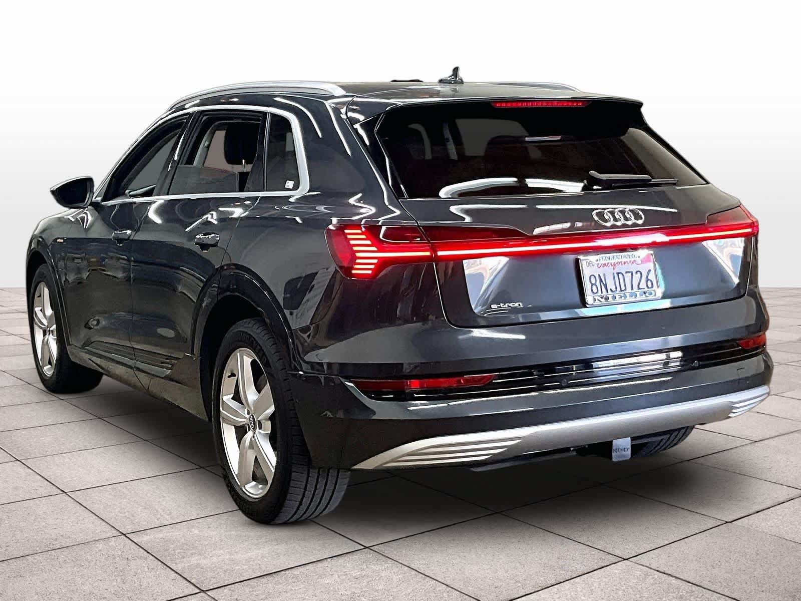 Used 2019 Audi e-tron Prestige w/ Prestige Package AWD/4WD image 16