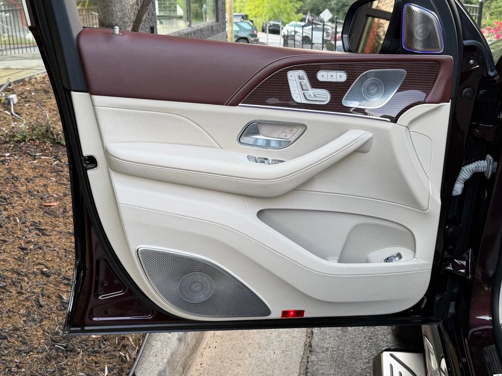 Used 2022 Mercedes-Benz Maybach GLS 600 4MATIC image 27