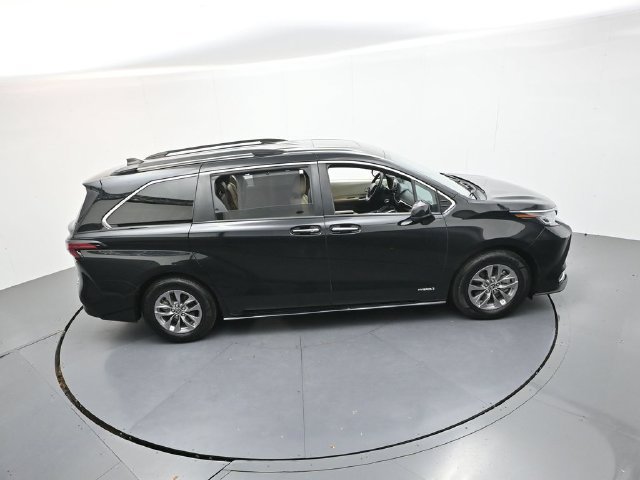 Used 2021 Toyota Sienna XLE FWD image 42