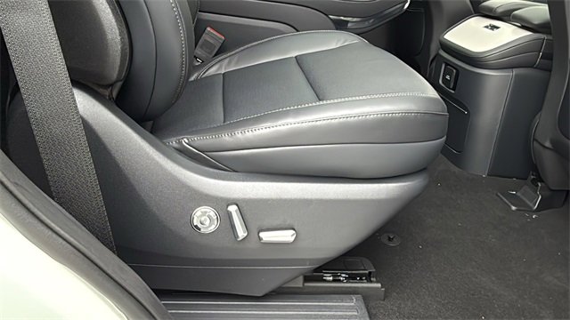 New 2025 Lincoln Navigator Reserve w/ Jet Appearance Package image 11