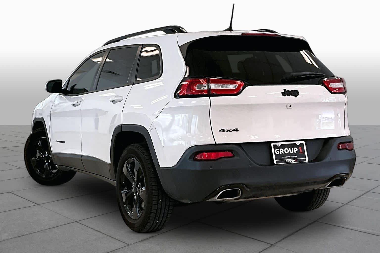 Used 2018 Jeep Cherokee Limited w/ Luxury Group AWD/4WD image 11