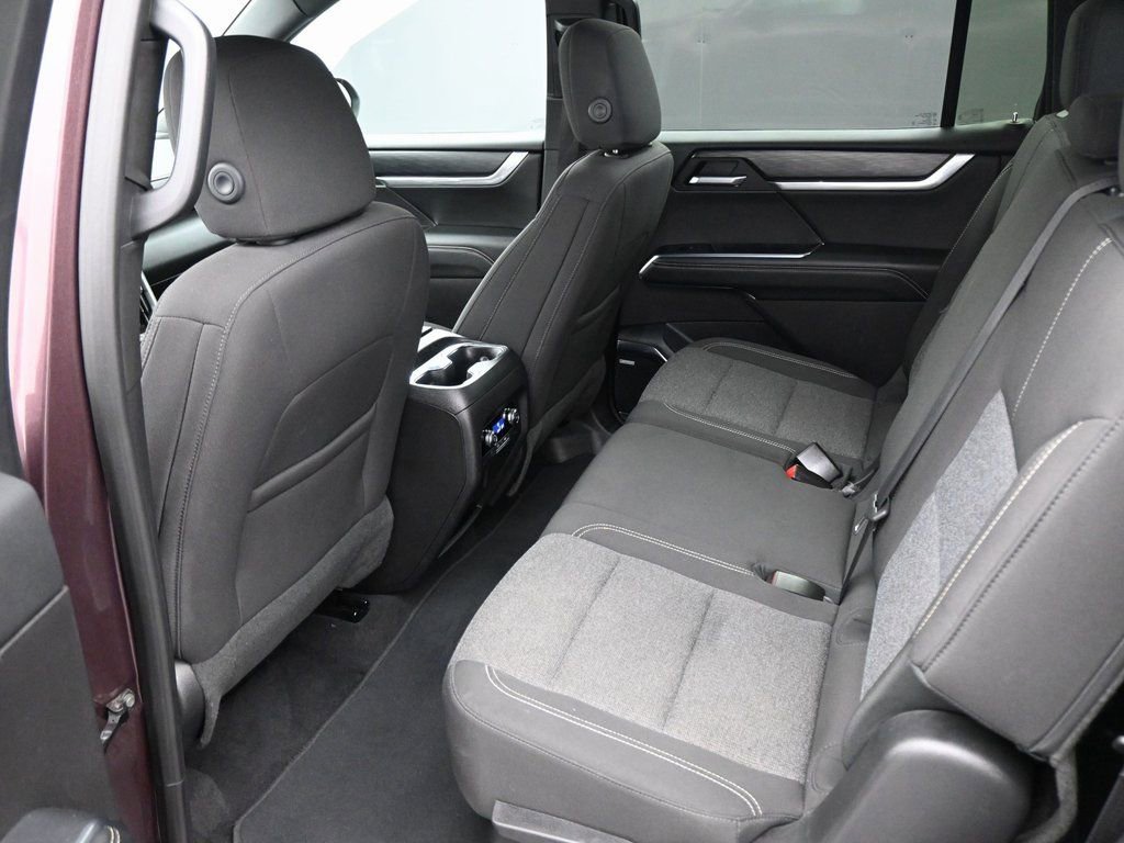 Used 2025 GMC Acadia Elevation image 17