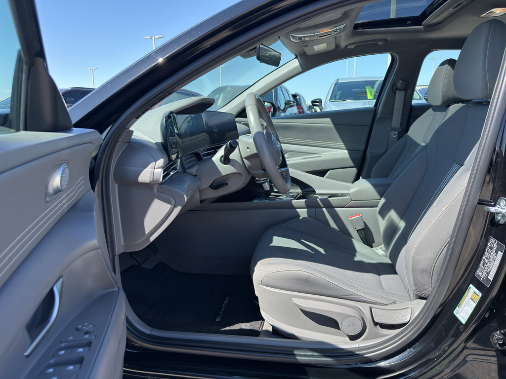 Used 2024 Hyundai Elantra SEL w/ Convenience Package FWD image 10