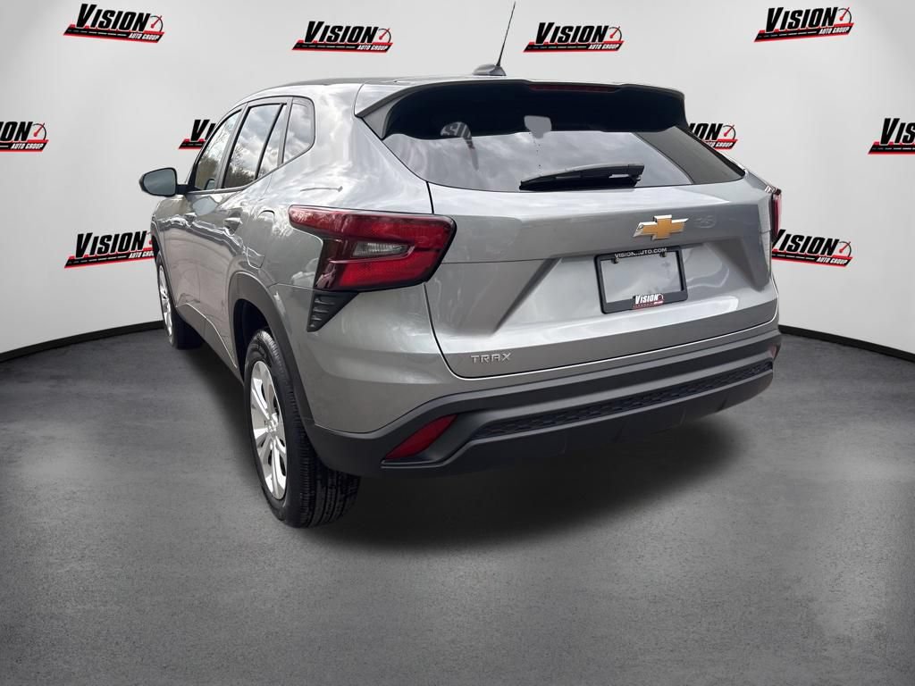 Used 2024 Chevrolet Trax LS FWD image 7