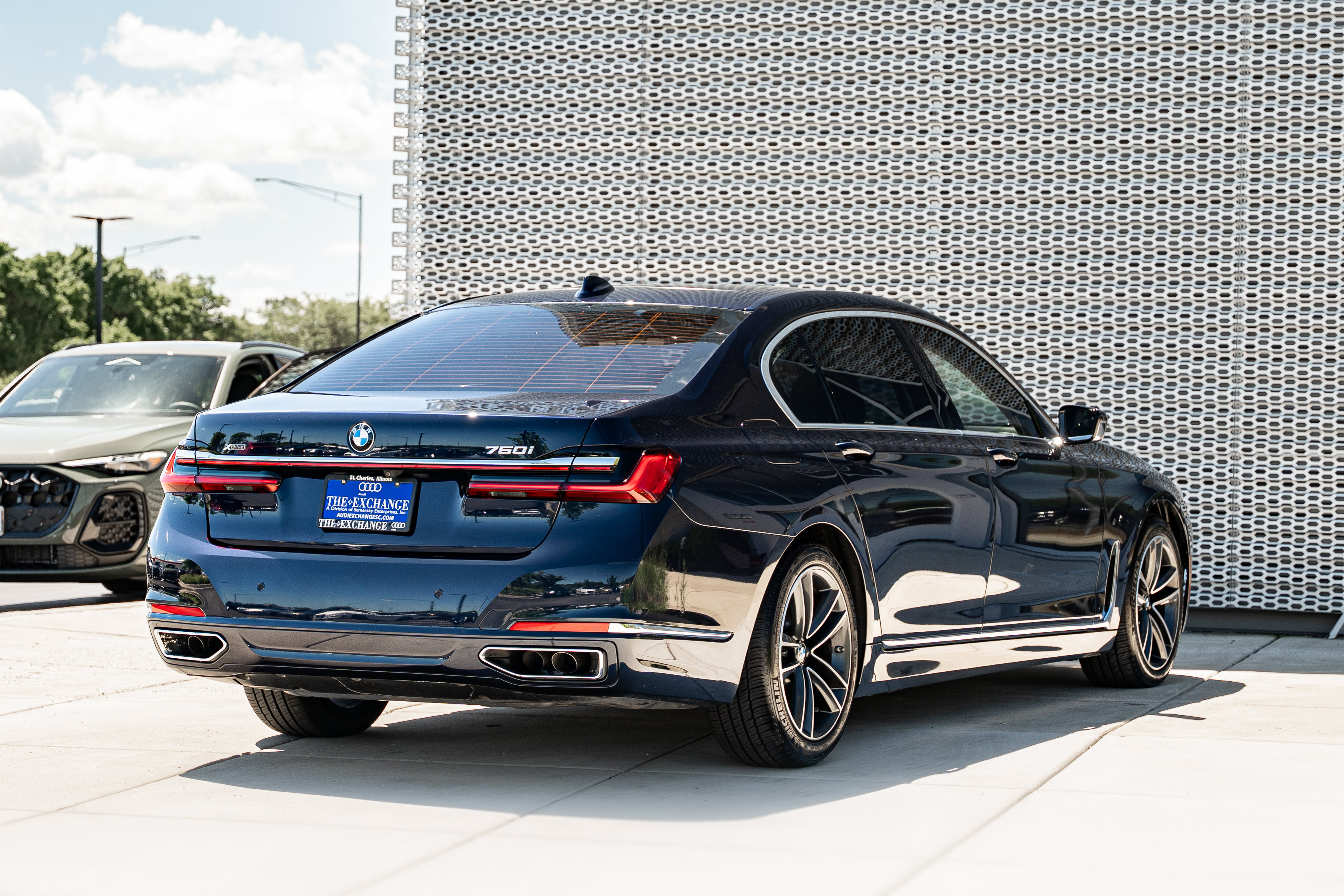 Used 2020 BMW 750i xDrive w/ Autobahn Package AWD/4WD image 4