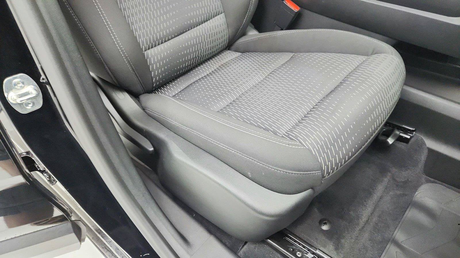 Used 2025 Chevrolet Equinox LT FWD image 27