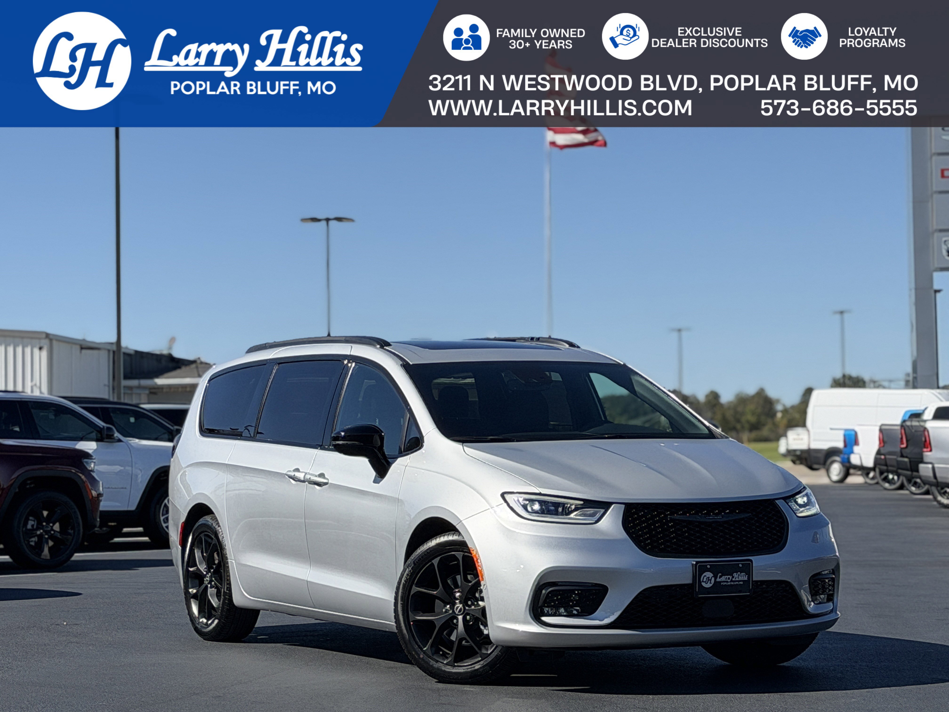 New 2026 Chrysler Pacifica Select image 1