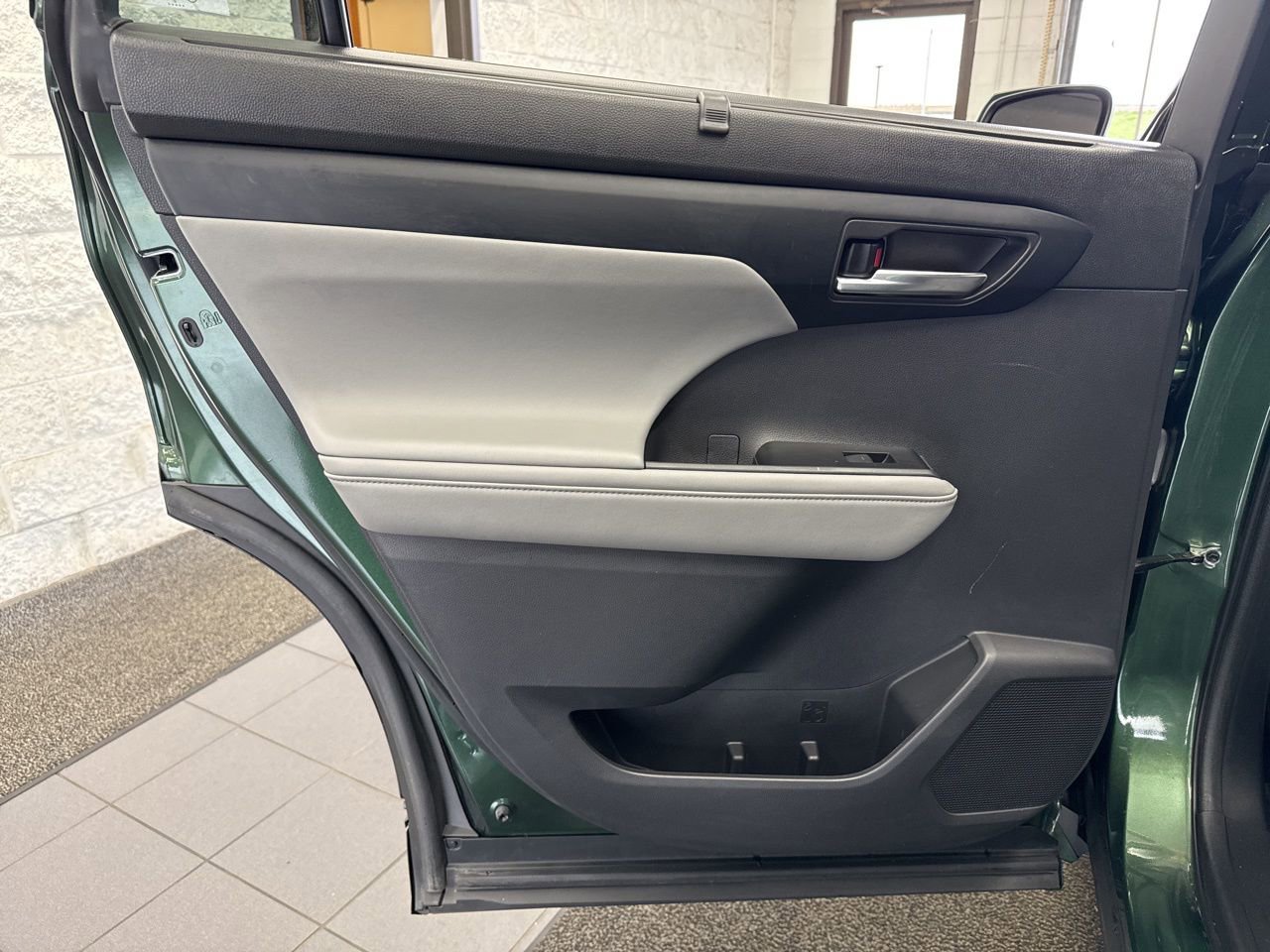 Used 2023 Toyota Highlander XLE image 43