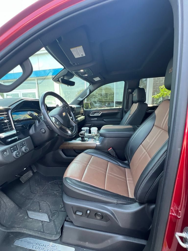 Used 2023 Chevrolet Silverado 1500 High Country w/ High Country Premium Package AWD/4WD image 6