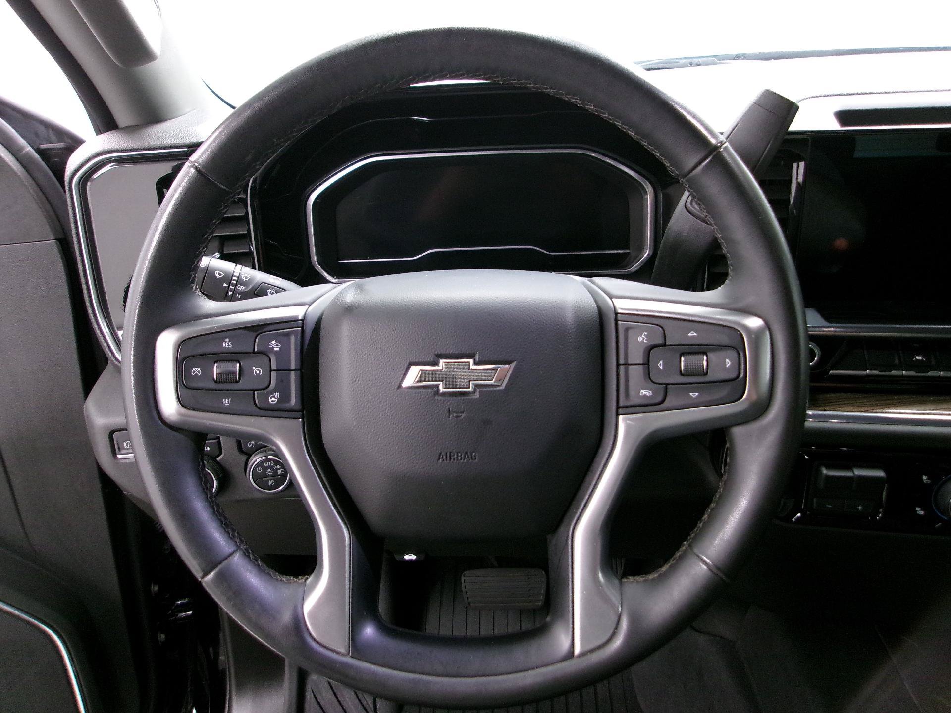 Used 2023 Chevrolet Silverado 1500 RST w/ Z71 Off-Road Package AWD/4WD image 6