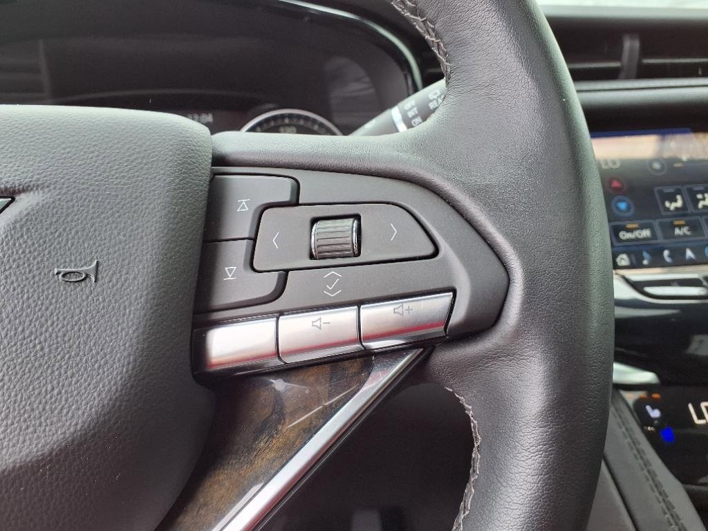 Used 2024 Cadillac XT6 Premium Luxury image 19