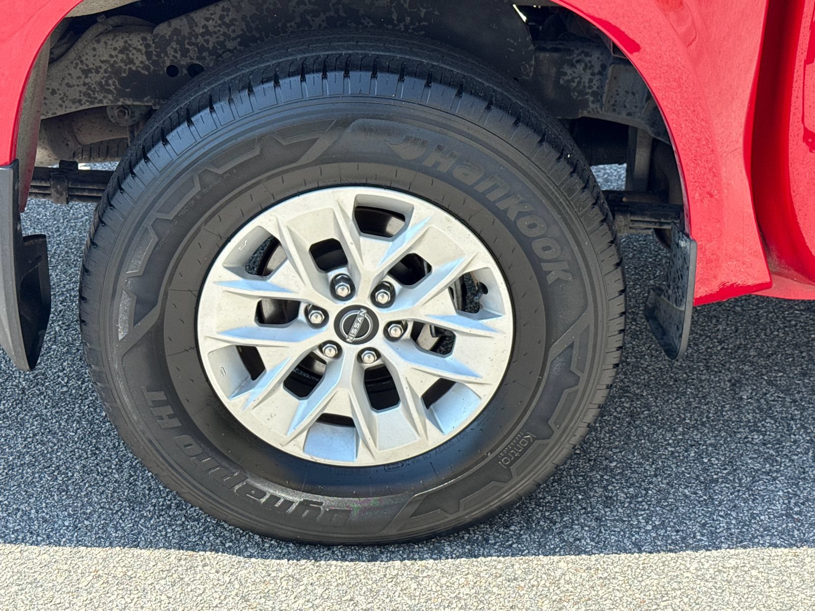 Used 2024 Nissan Frontier SV RWD image 17