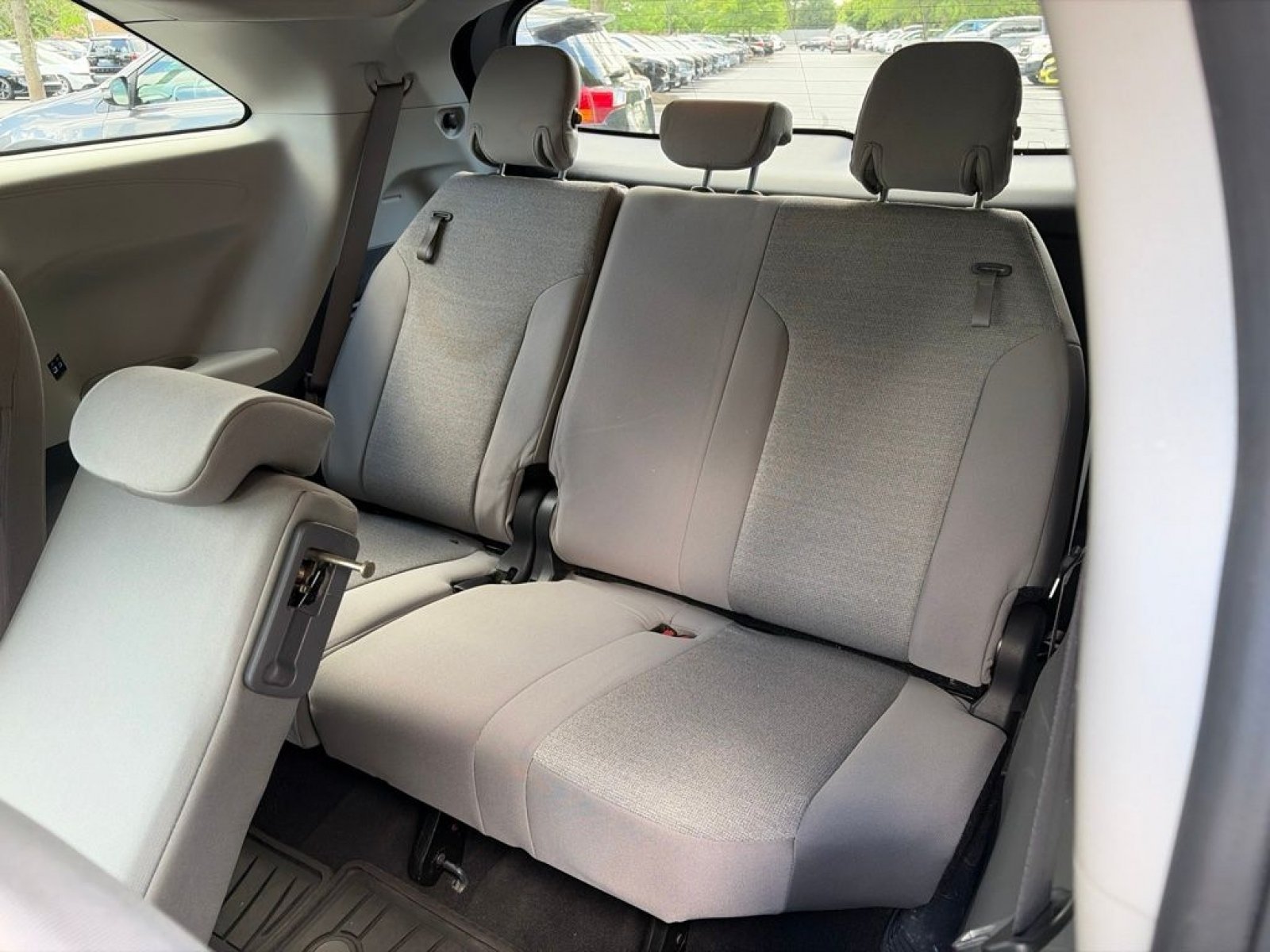 Used 2024 Toyota Sienna LE AWD/4WD image 22
