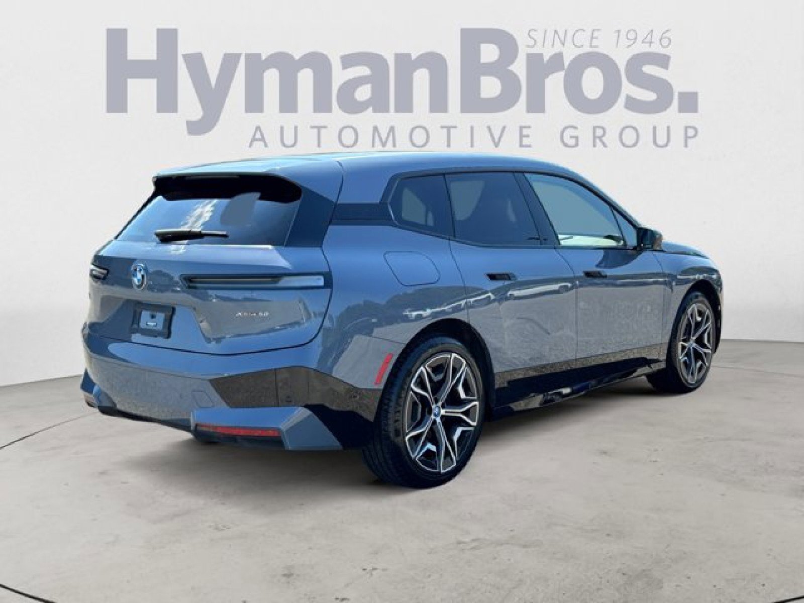 Used 2024 BMW iX xDrive50 w/ Premium Package image 3