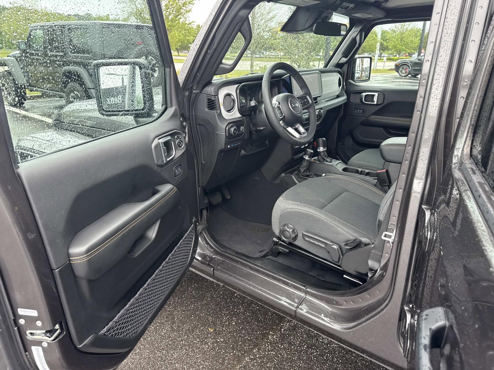 Used 2025 Jeep Wrangler Unlimited Sahara w/ Safety Group image 16