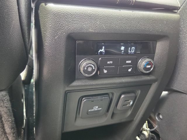 Used 2023 Chevrolet Traverse Premier FWD image 17
