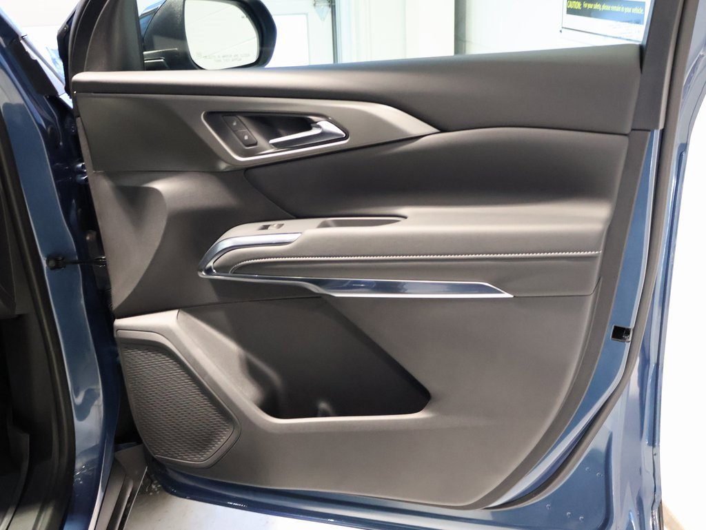 Used 2025 Chevrolet Traverse LT w/ Sun and Wheel Package image 38