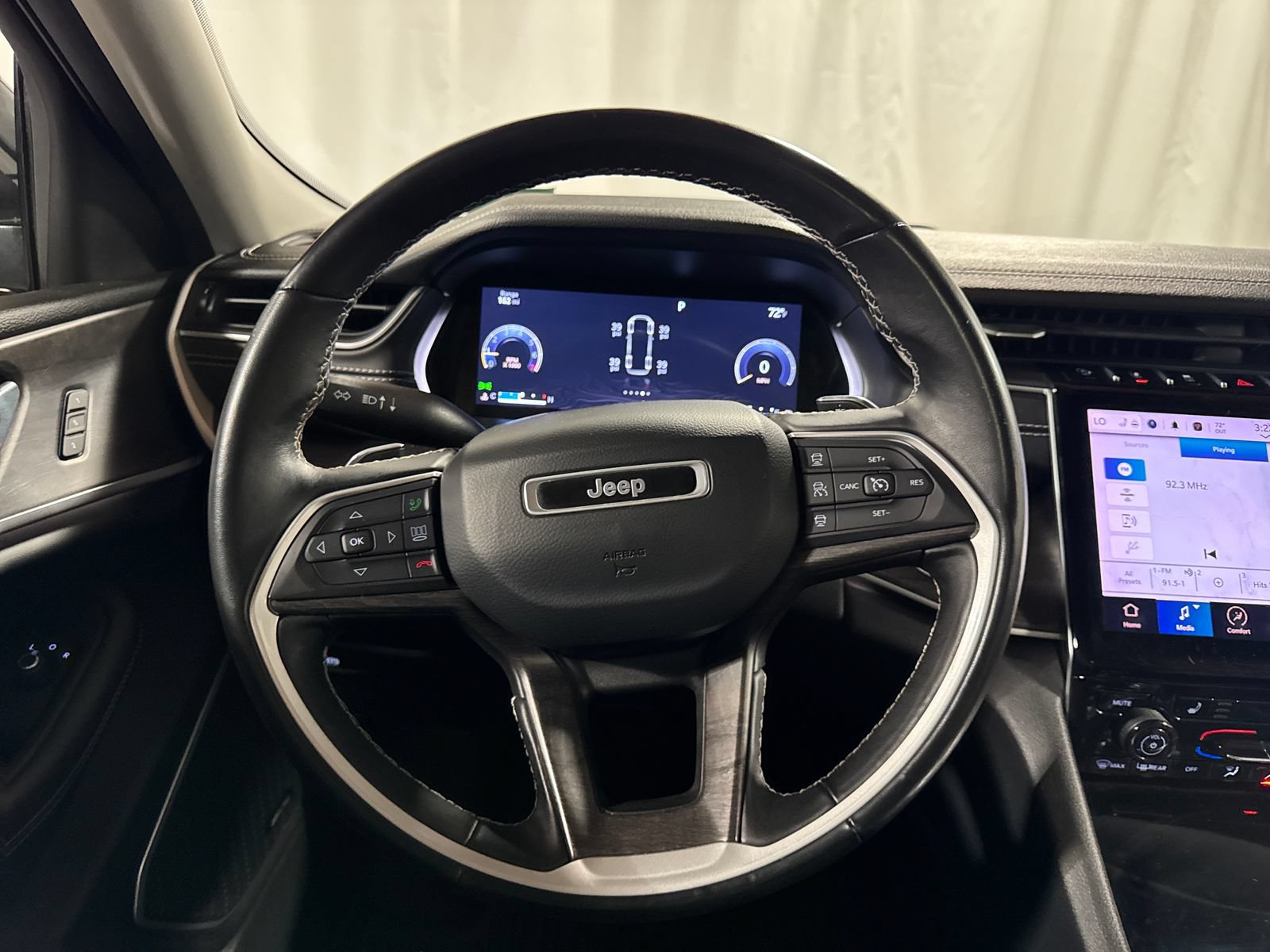 Used 2022 Jeep Grand Cherokee Limited AWD/4WD image 20