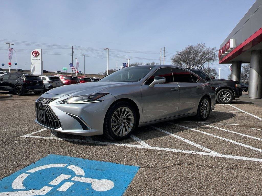Used 2022 Lexus ES 350 Ultra Luxury image 2