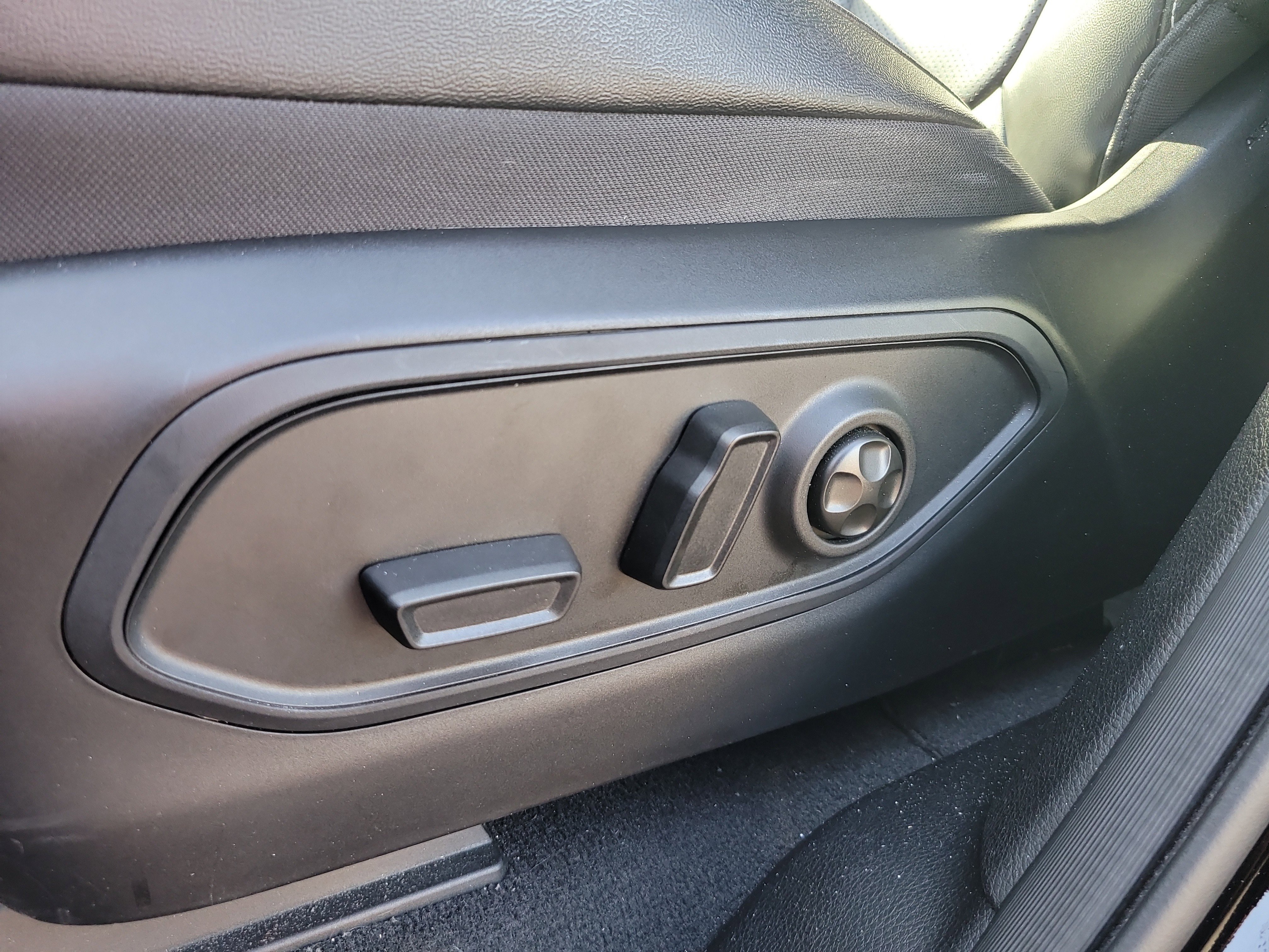 Used 2023 Jeep Grand Cherokee L Limited w/ Luxury Tech Group II RWD image 19