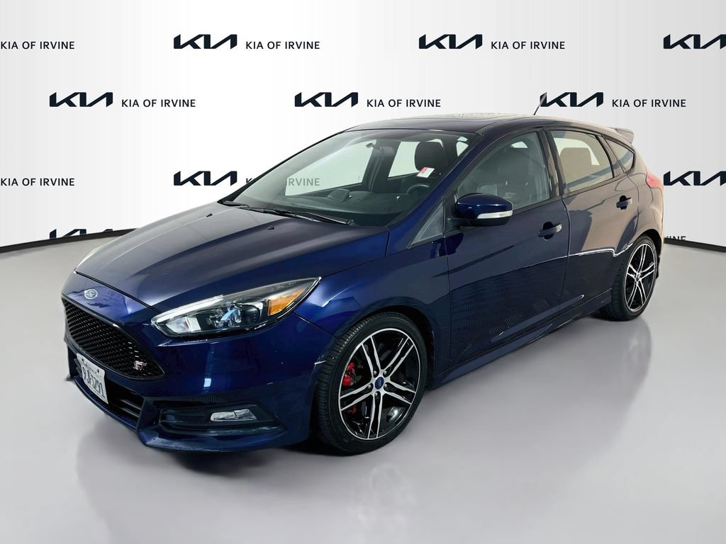 Used 2017 Ford Focus ST w/ Equipment Group 402A FWD image 3