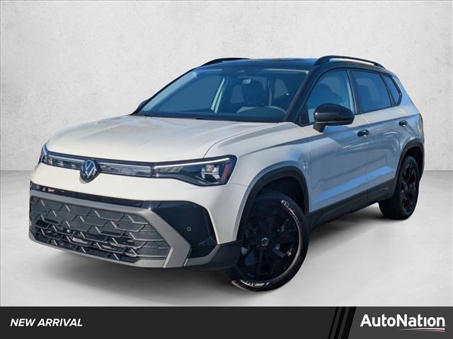 Certified 2025 Volkswagen Taos SE image 1