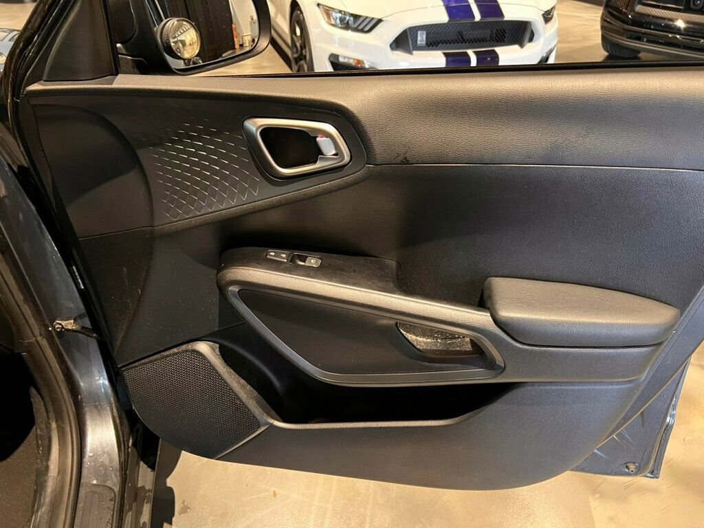 Used 2020 Kia Soul S FWD image 27