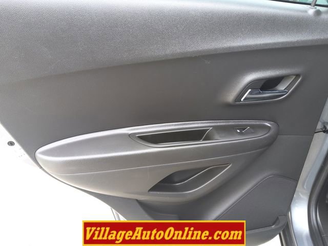 Used 2019 Chevrolet Trax LT w/ LT Convenience Package FWD image 26