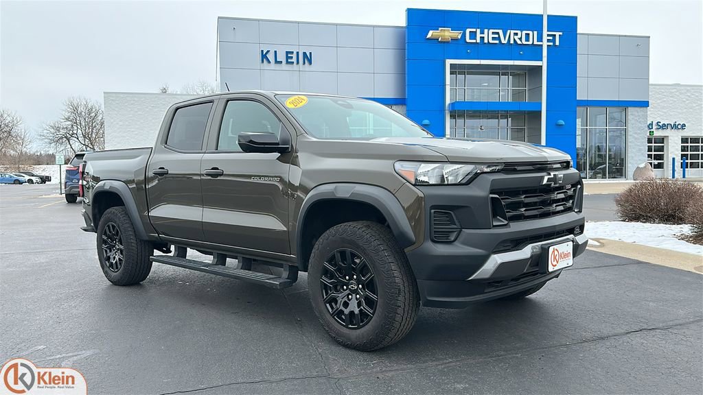 Used 2024 Chevrolet Colorado Trail Boss w/ Technology Package image 1