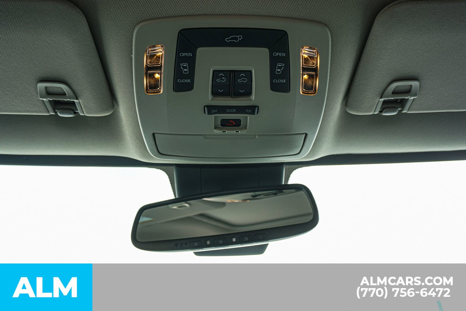 Used 2025 Toyota Sienna XLE FWD image 59