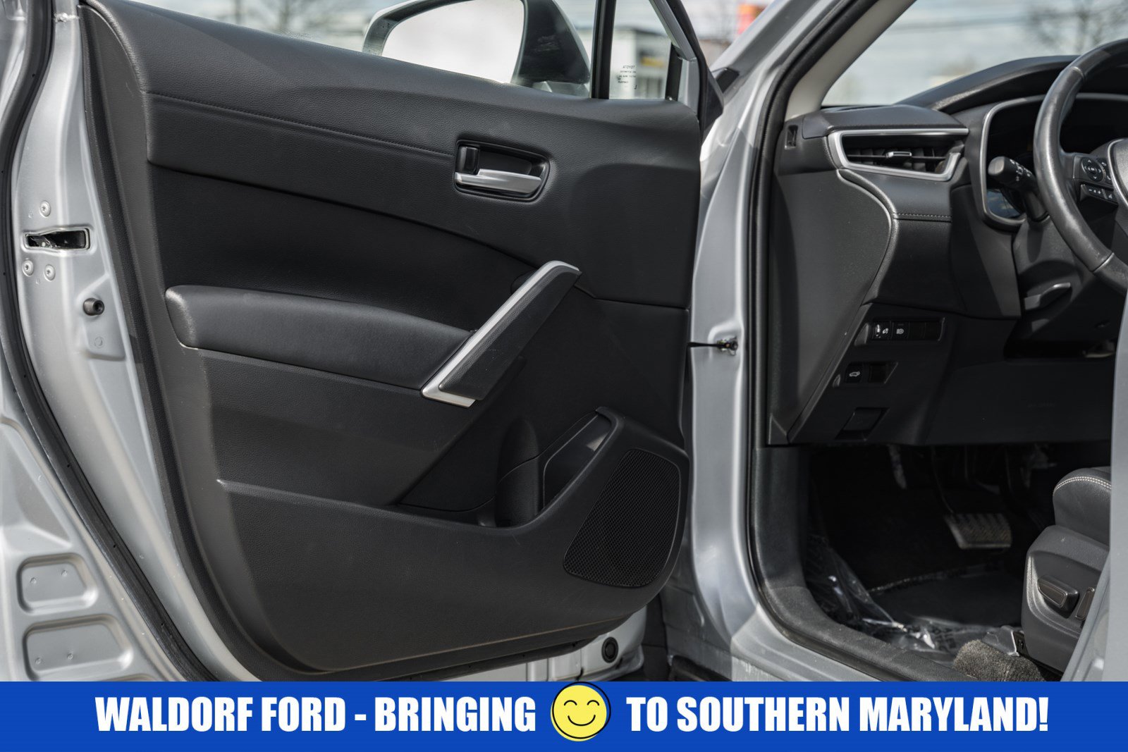 Used 2023 Toyota Corolla Cross XLE w/ Convenience Package image 39