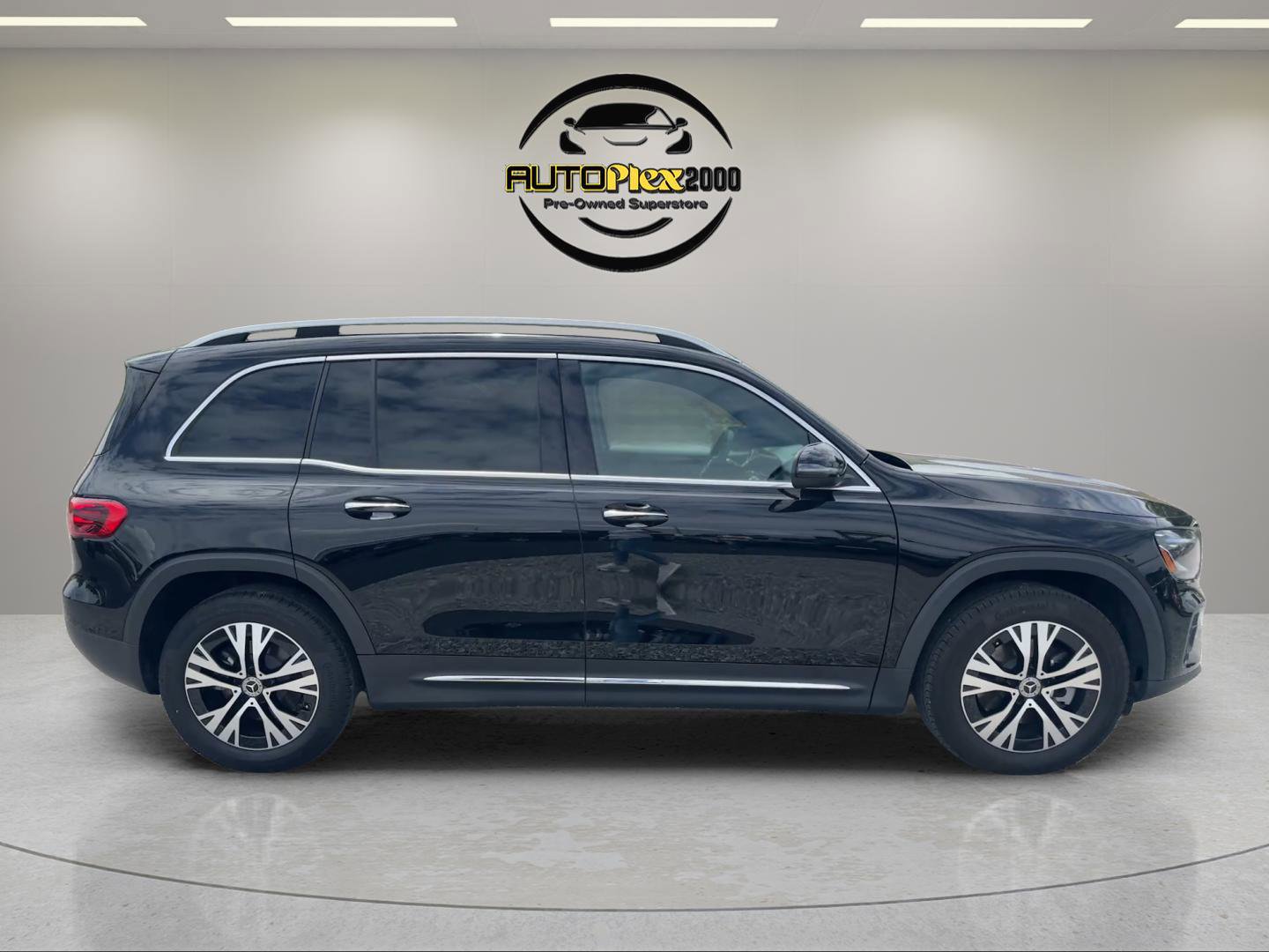 Used 2024 Mercedes-Benz GLB 250 4MATIC image 8