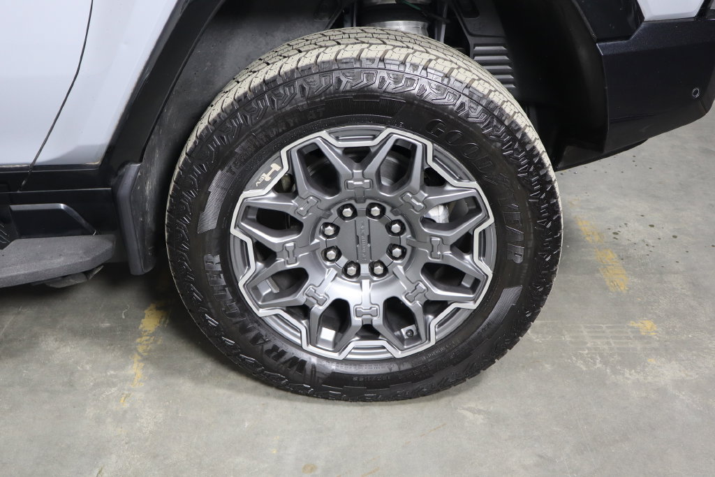Used 2024 GMC Hummer EV 3X AWD/4WD image 42