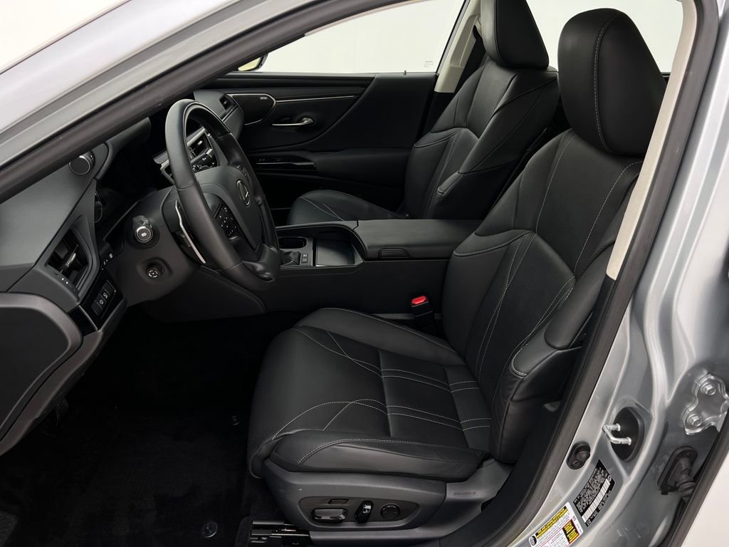 Used 2023 Lexus ES 300h Ultra Luxury image 11