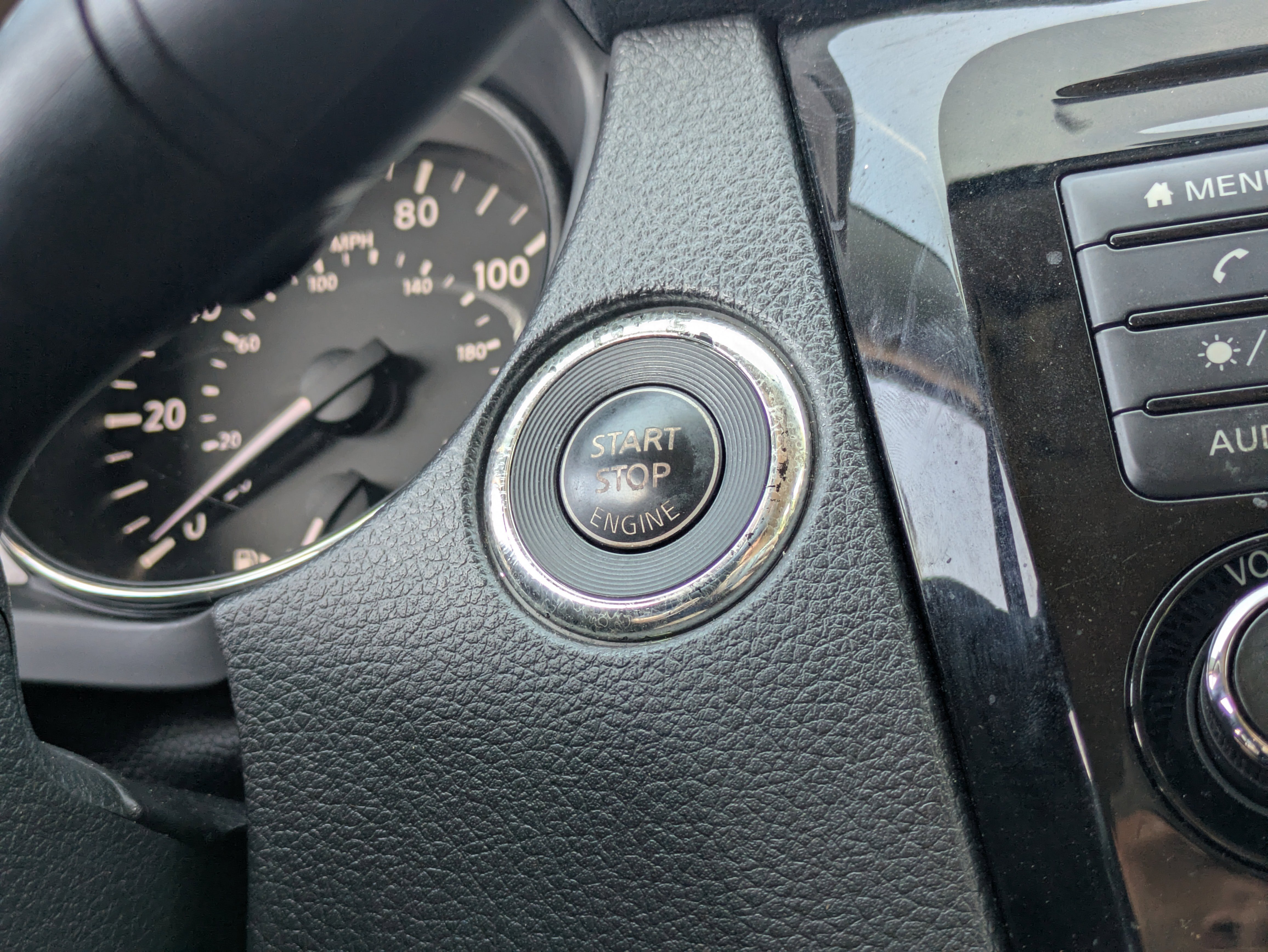 Used 2018 Nissan Rogue SV image 28