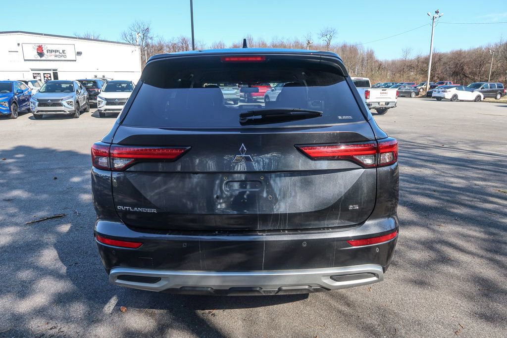 Used 2024 Mitsubishi Outlander image 11