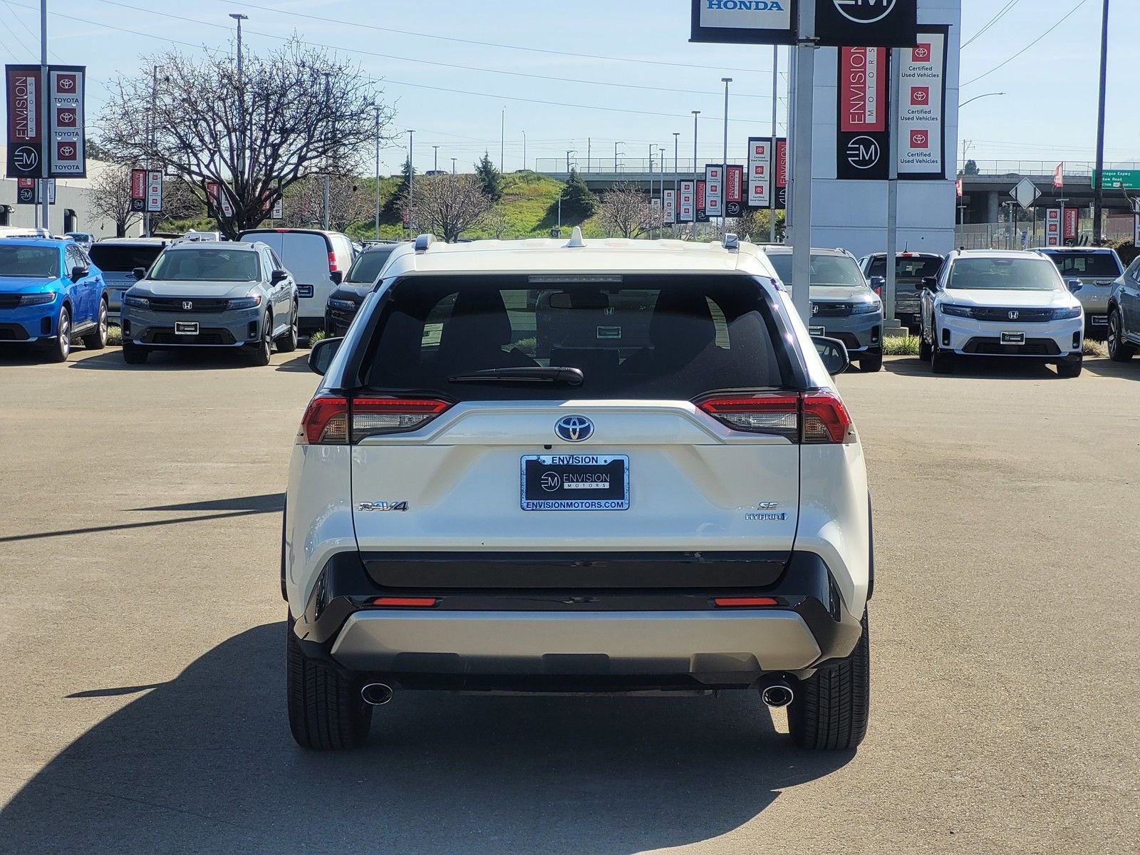 Used 2022 Toyota RAV4 SE w/ Convenience Package image 6