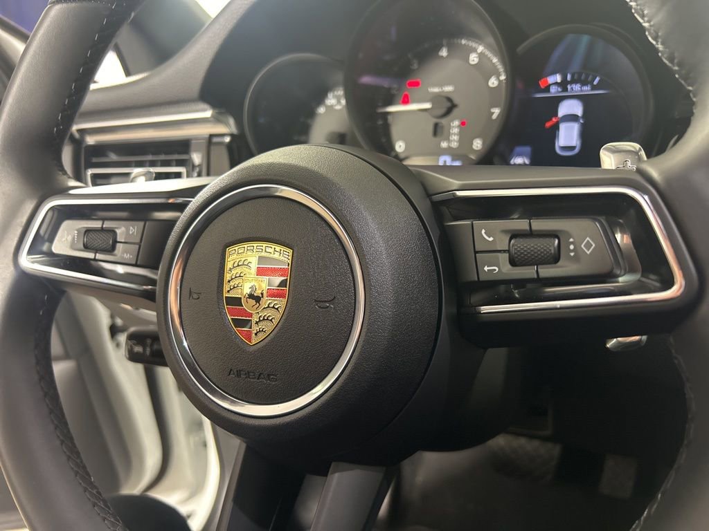 Certified 2025 Porsche Macan image 34