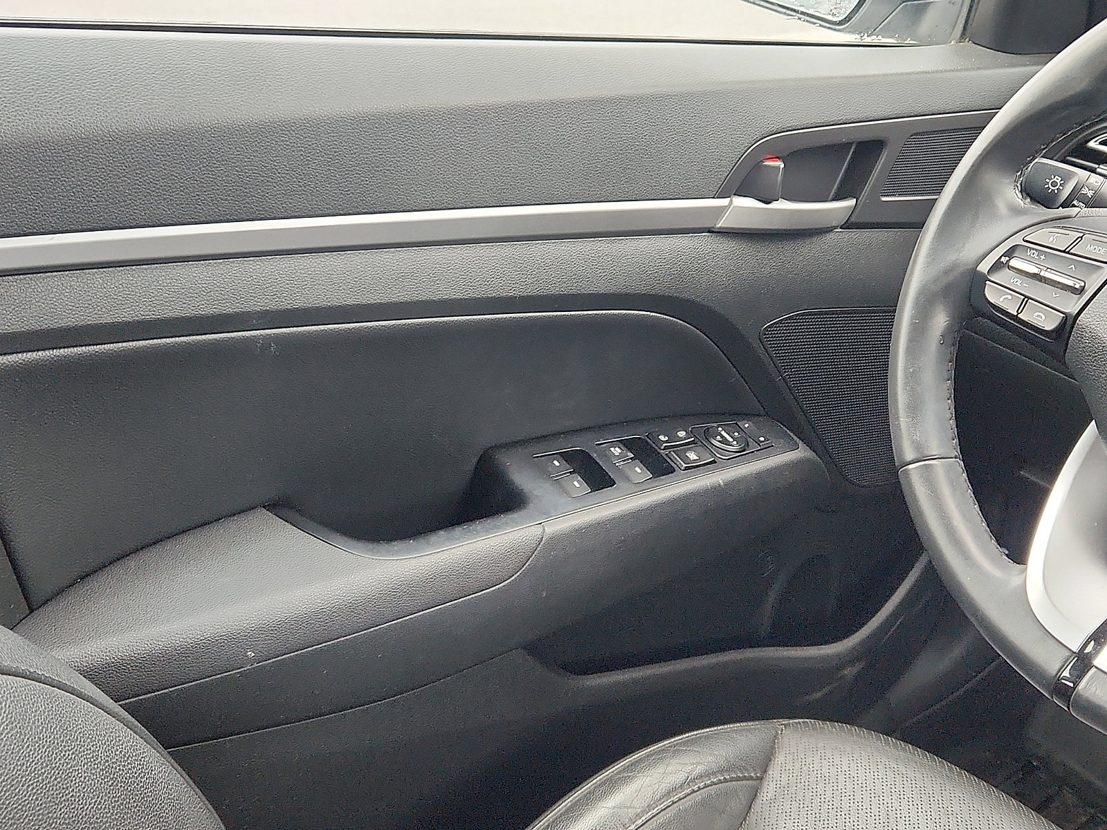 Used 2019 Hyundai Elantra Limited w/ Cargo Package FWD image 12